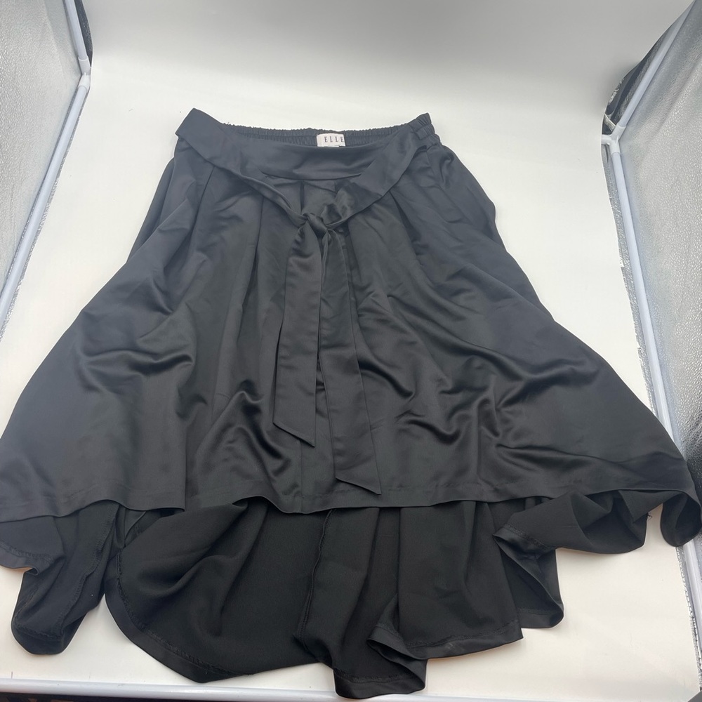 Elle skirt size medium